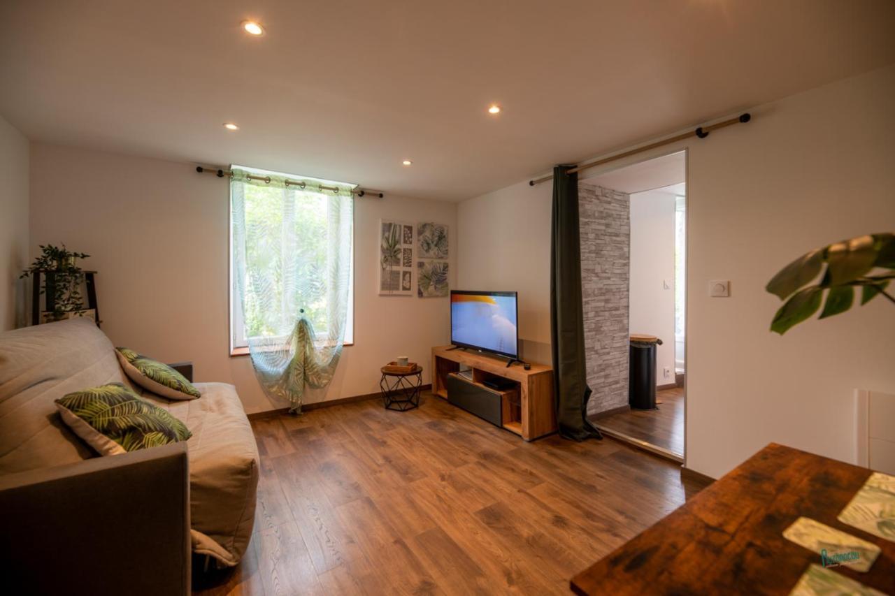 Naturel : Studio Calme Et Agreable Les Bordes エクステリア 写真